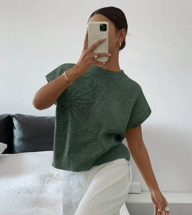 Casual short-sleeved jumper with round neck
