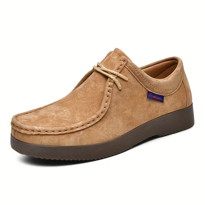Casual shoes made of pigskin leather with non-slip rubber sole