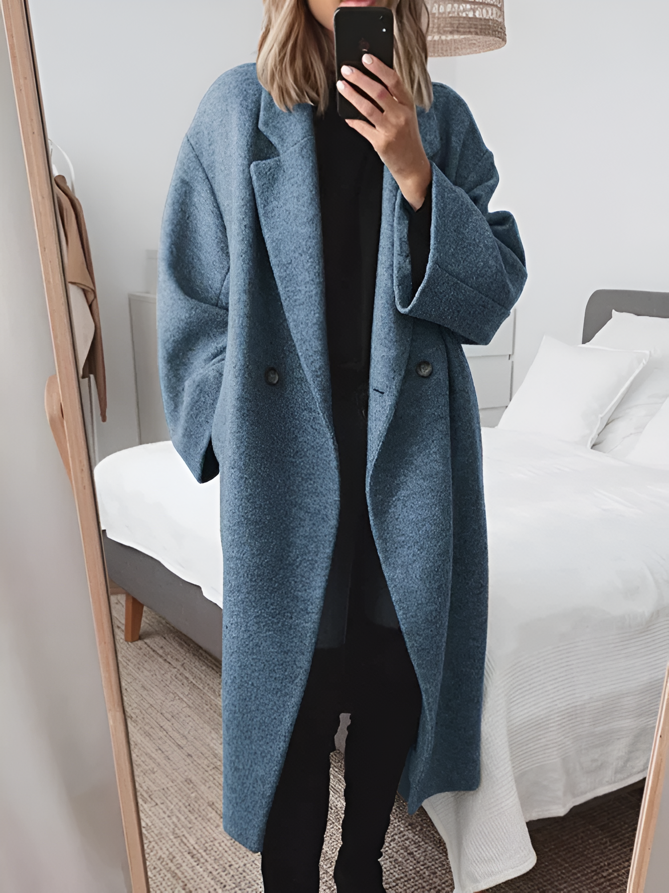 Oversized coat with double-breasted fastening