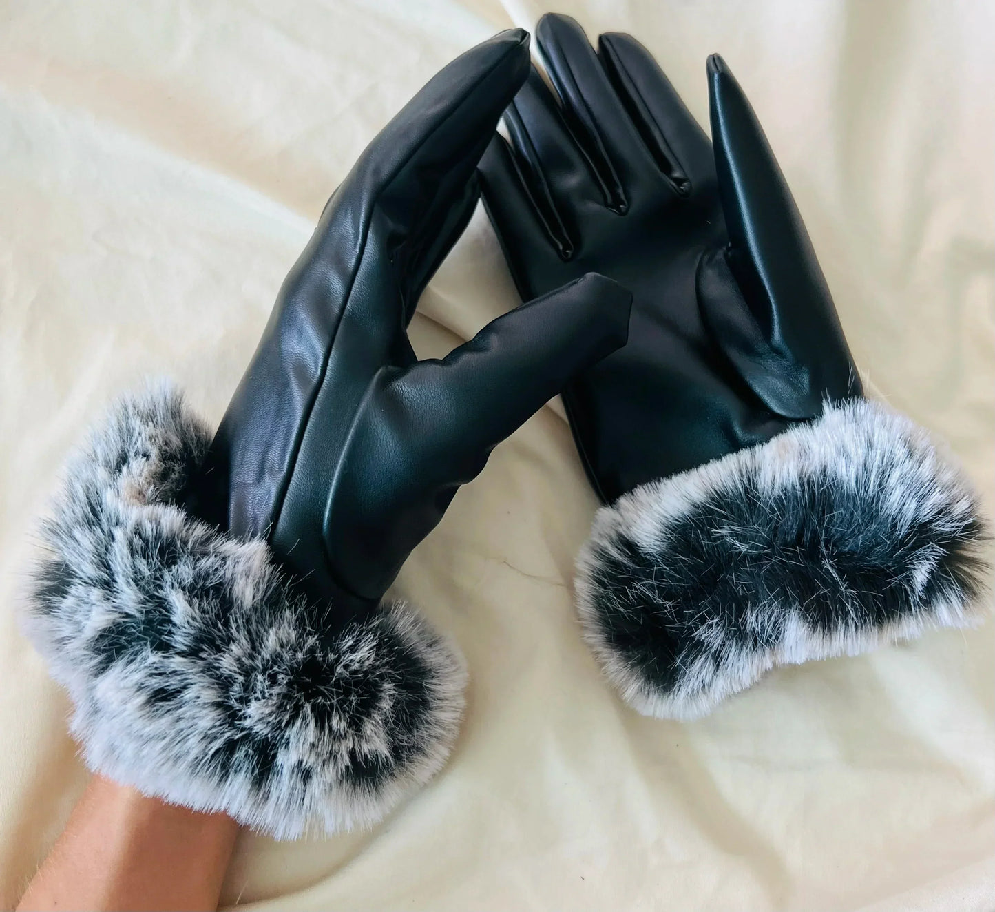 Lotte | Stylish & Warm Leather Gloves