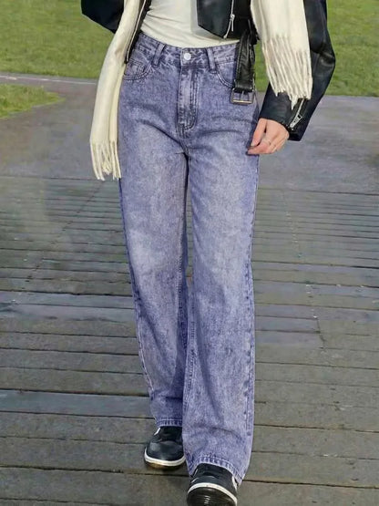 Straight jeans with mid-rise