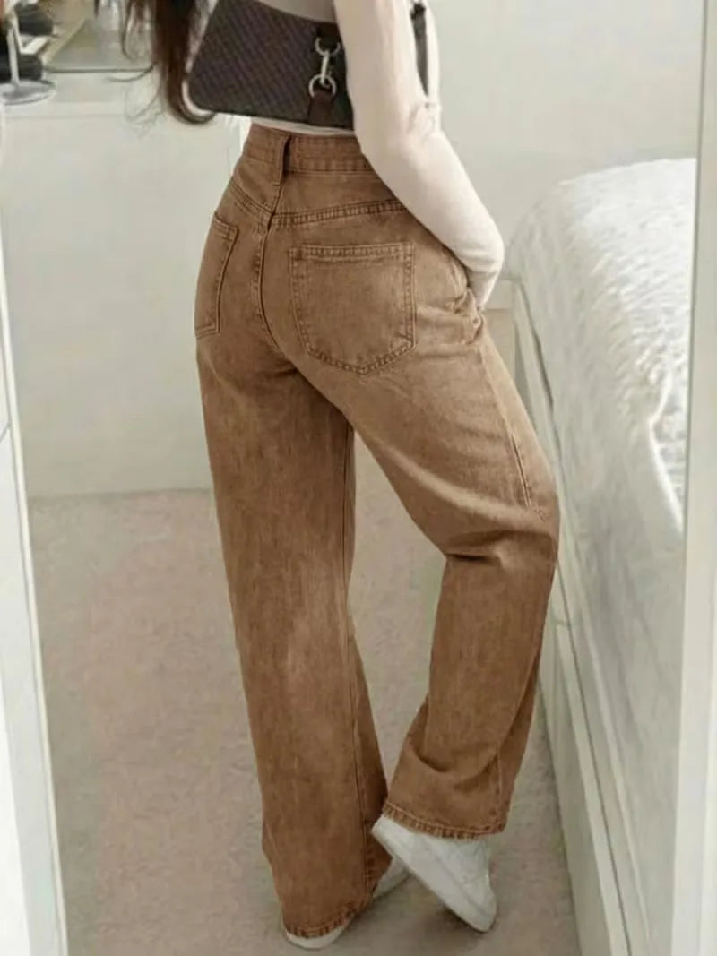 Straight jeans with mid-rise