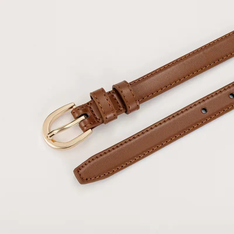 Narrow belt with half-oval buckle