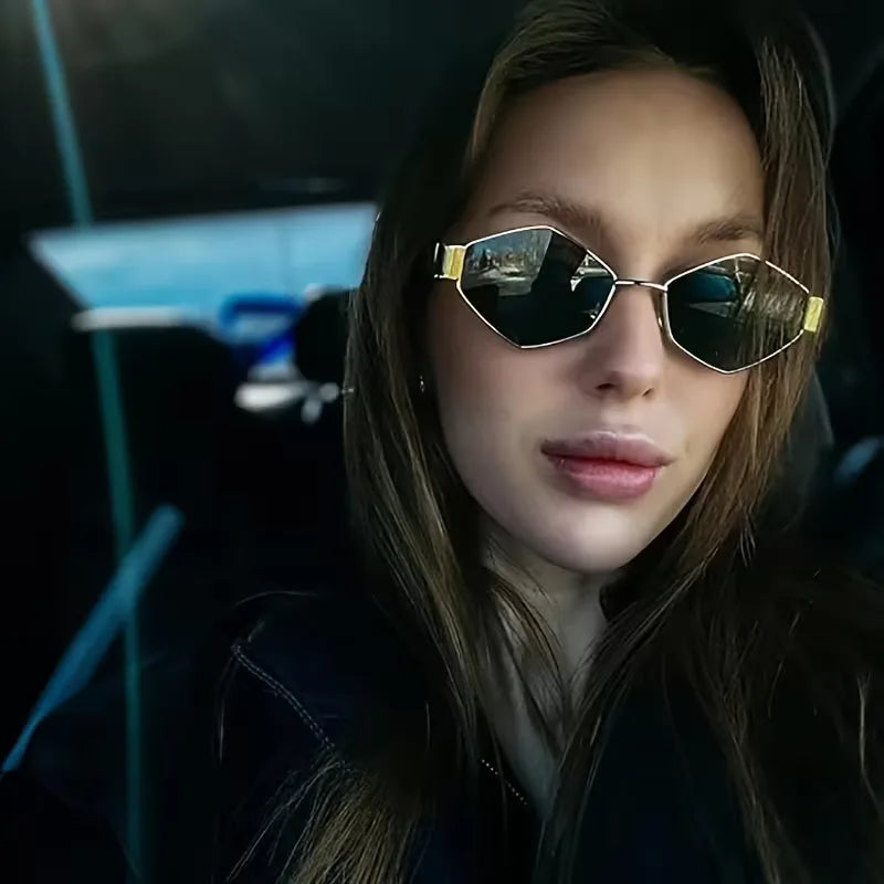 Sunglasses with Oval Metallic Frame