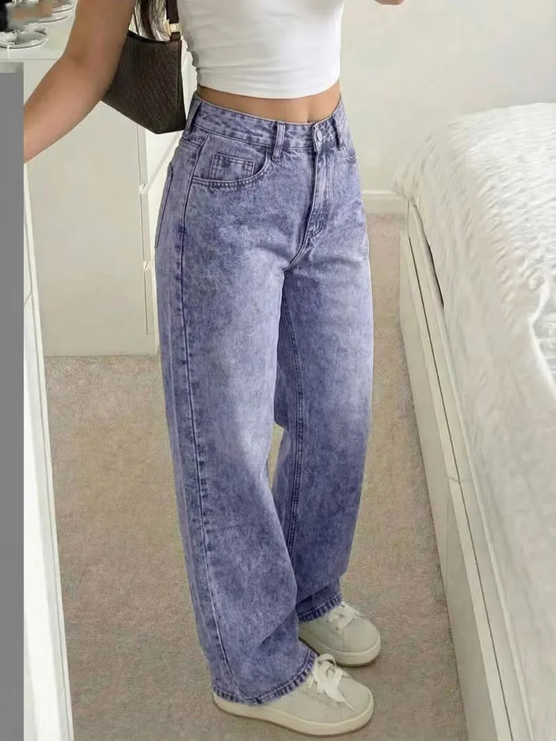 Straight jeans with mid-rise