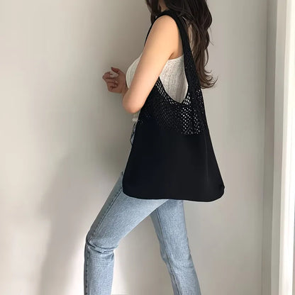 Shopper with hollow crochet design