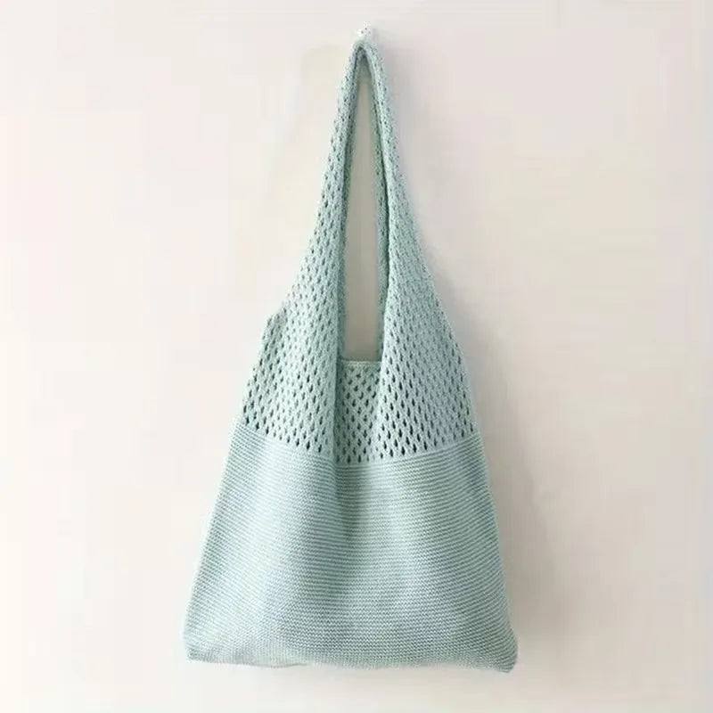 Shopper with hollow crochet design