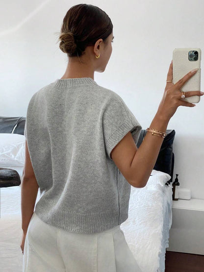 Casual short-sleeved jumper with round neck