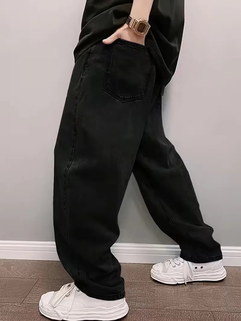 Loose fit jeans with mid-rise