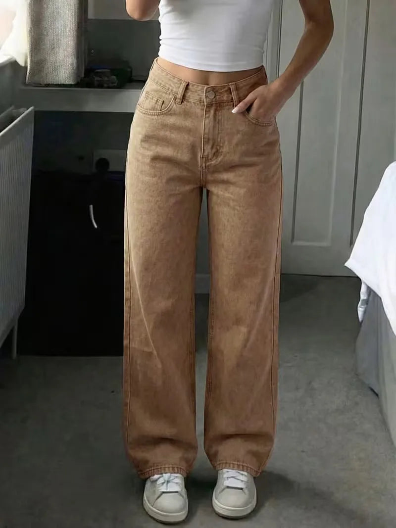 Straight jeans with mid-rise