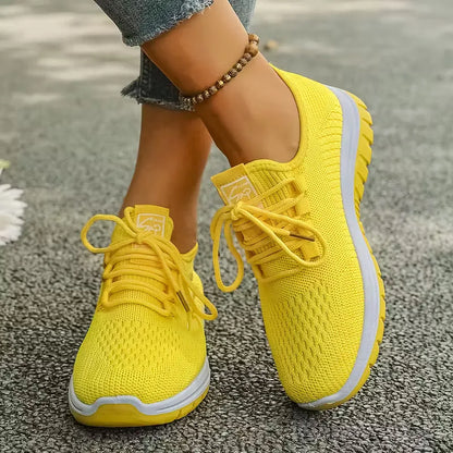 Low-top sneaker with breathable mesh