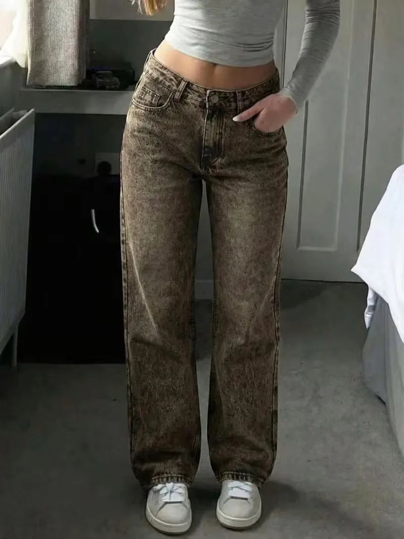 Straight jeans with mid-rise