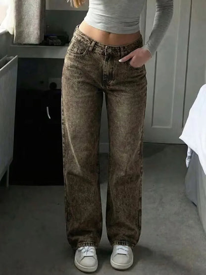 Straight jeans with mid-rise