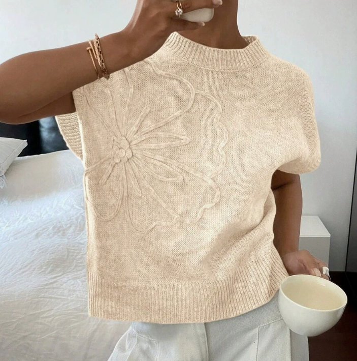 Casual short-sleeved jumper with round neck