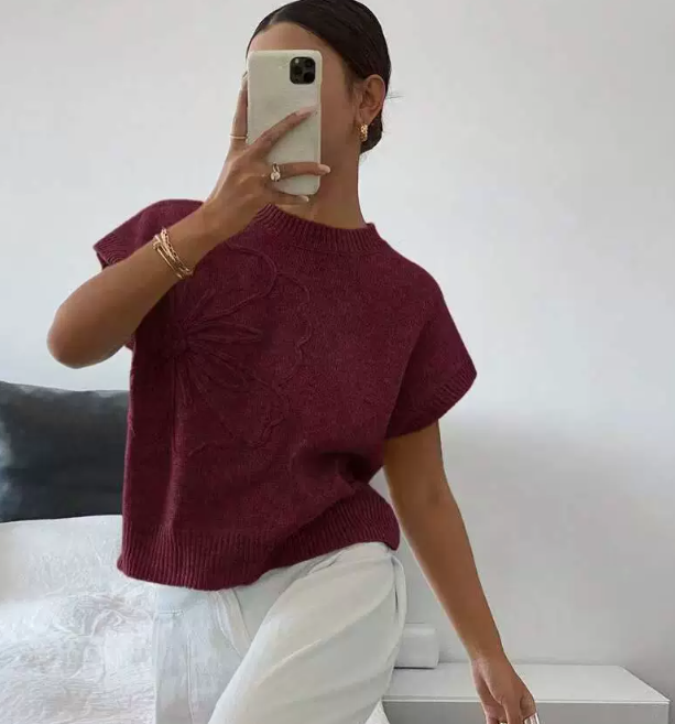 Casual short-sleeved jumper with round neck