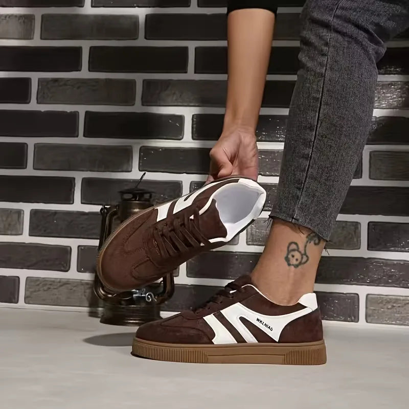 Low sneaker with suede upper