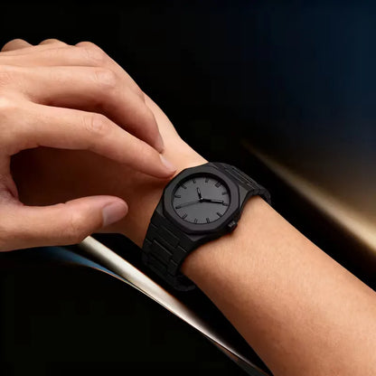 Analogue watch with plastic strap