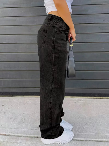 Straight jeans with mid-rise