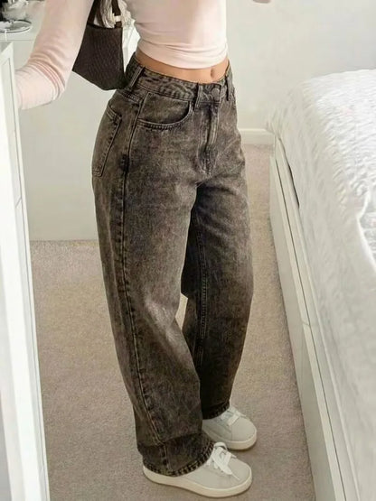 Straight jeans with mid-rise
