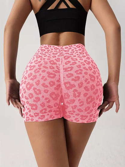 High-waisted shorts with leopard print
