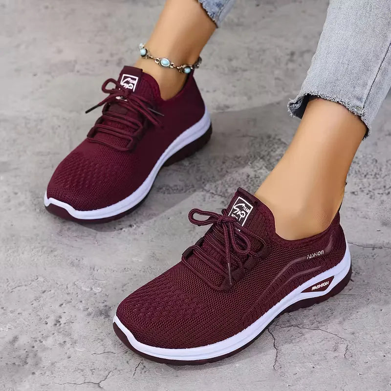 Low-top sneaker with breathable mesh