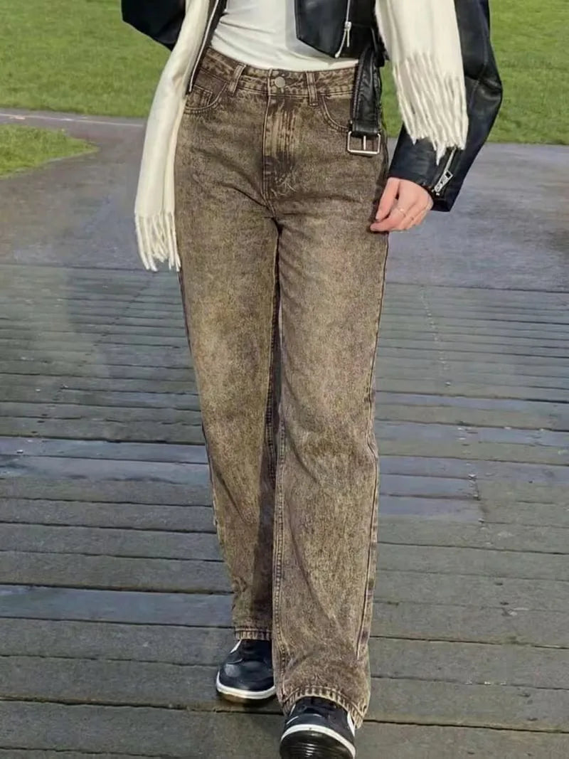 Straight jeans with mid-rise