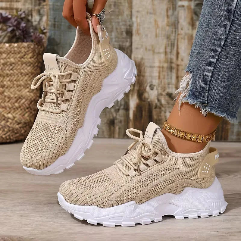 Low sneaker with mesh upper