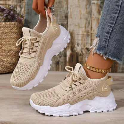 Low sneaker with mesh upper