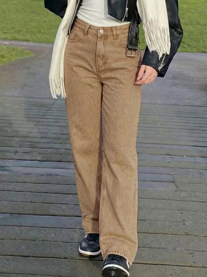 Straight jeans with mid-rise