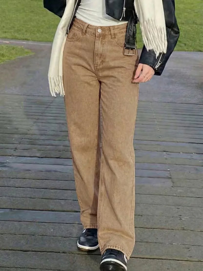 Straight jeans with mid-rise