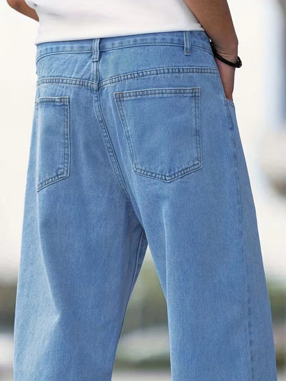 Straight jeans with mid-rise