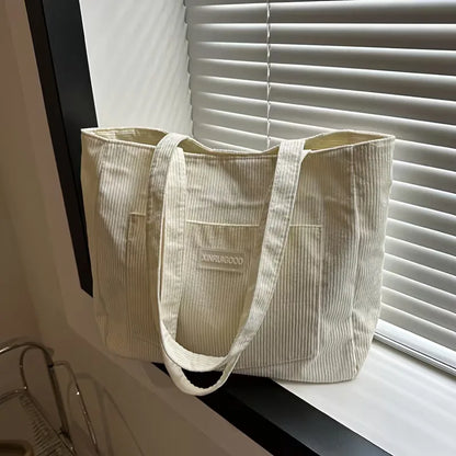 Shopper with Magnetic Closure