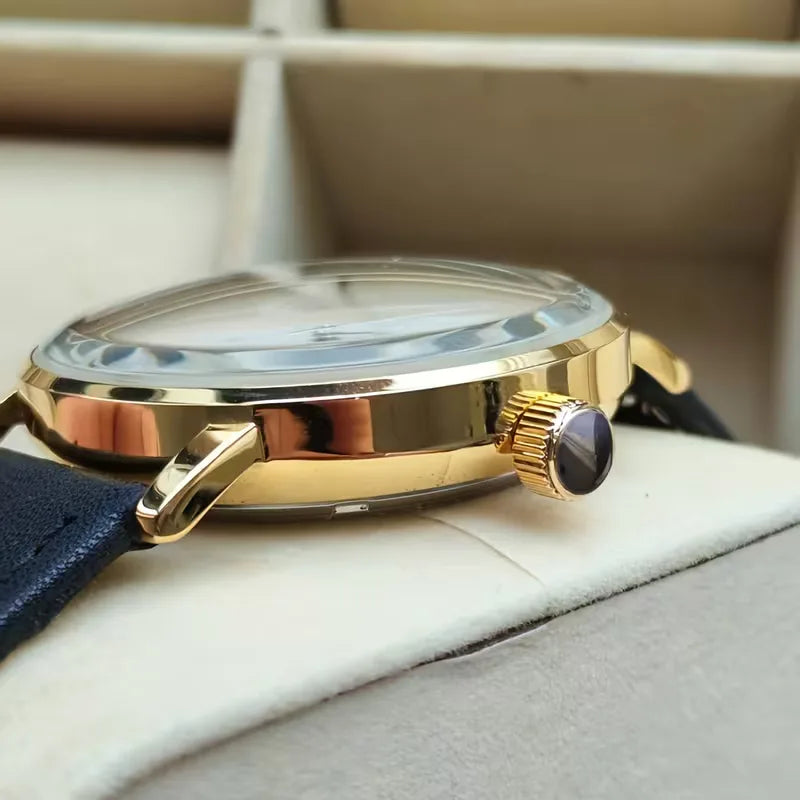 Analogue watch with leather strap