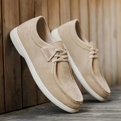 Low sneakers with slip-on design