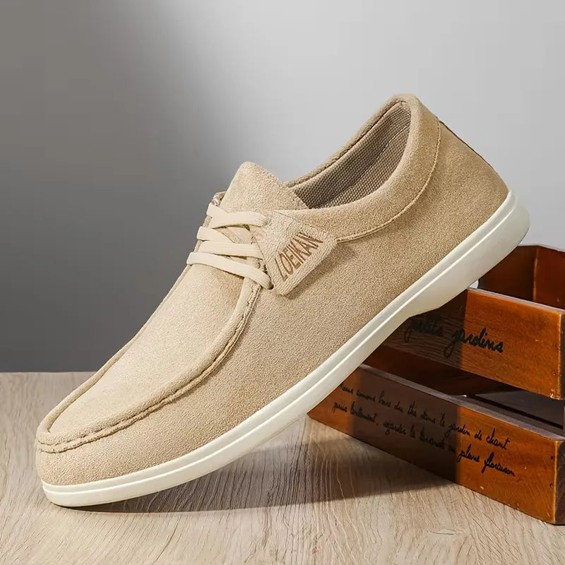 Low sneakers with slip-on design