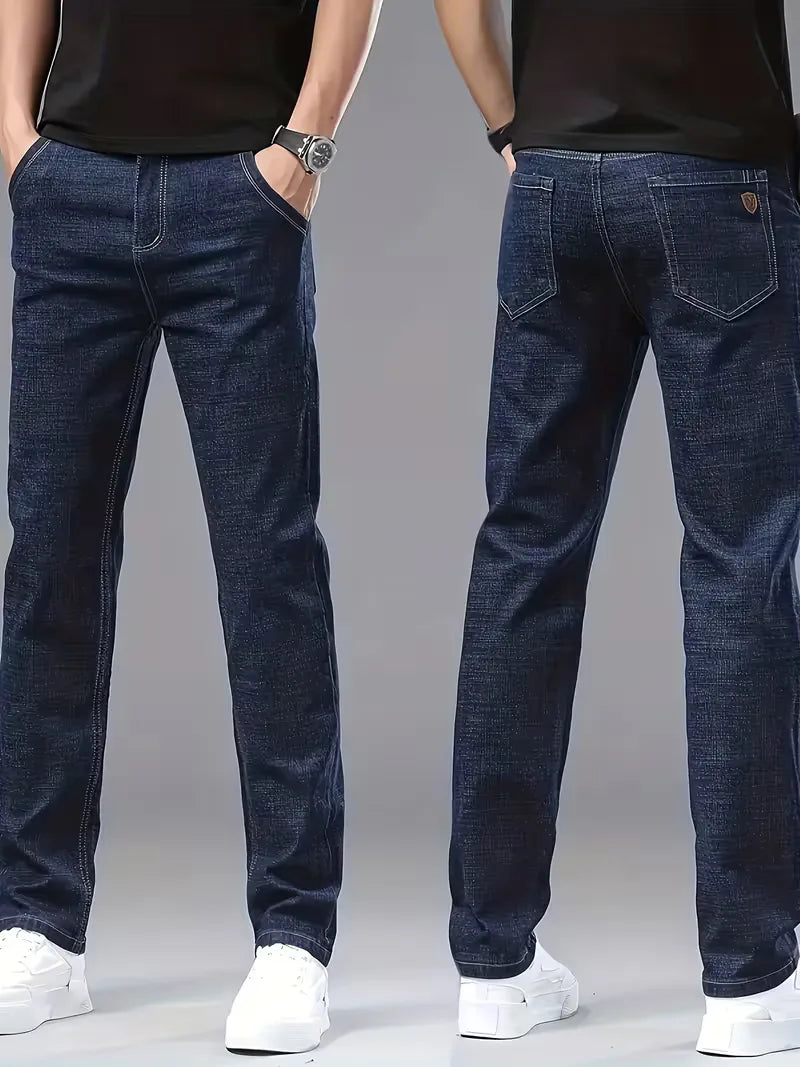 Straight jeans with visible stitching