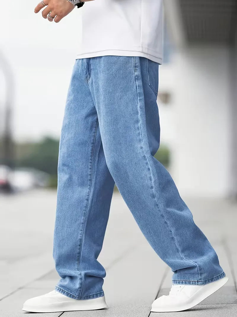 Straight jeans with mid-rise