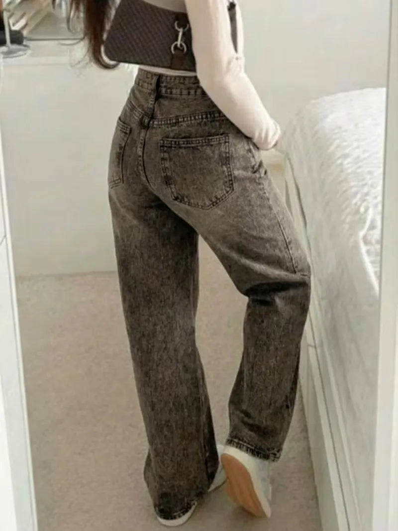 Straight jeans with mid-rise