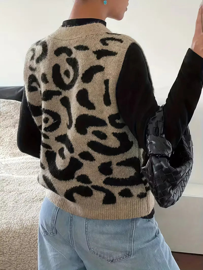 Leopard print vest with V-neck