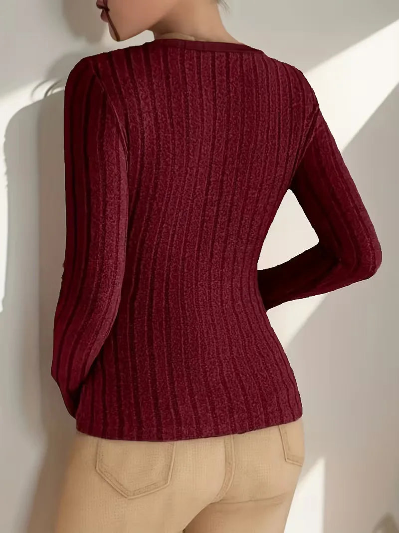 Long-sleeve with V-neck and ribbed texture