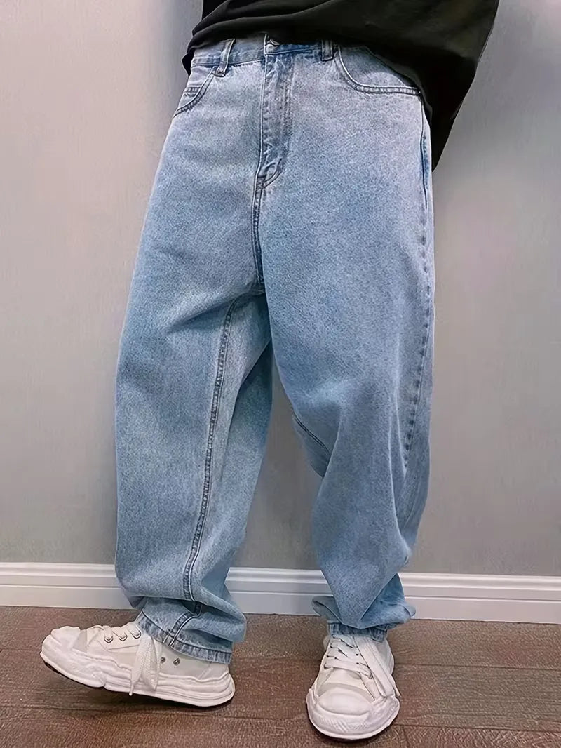 Loose fit jeans with mid-rise