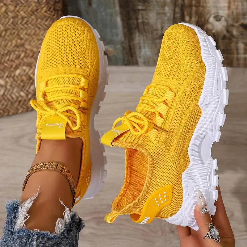 Low sneaker with mesh upper