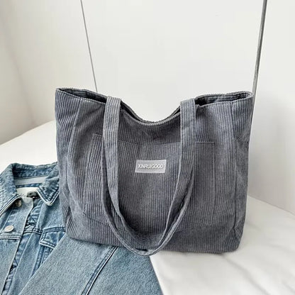Shopper with Magnetic Closure