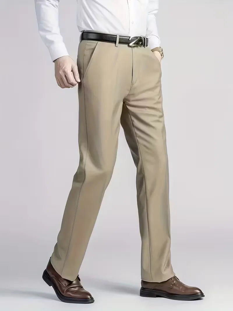 Trousers with elastic waistband and regular fit