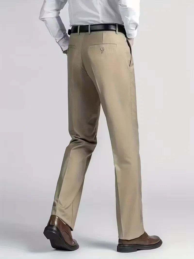 Trousers with elastic waistband and regular fit