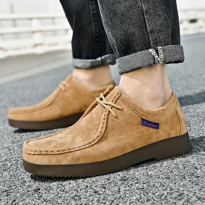 Casual shoes made of pigskin leather with non-slip rubber sole