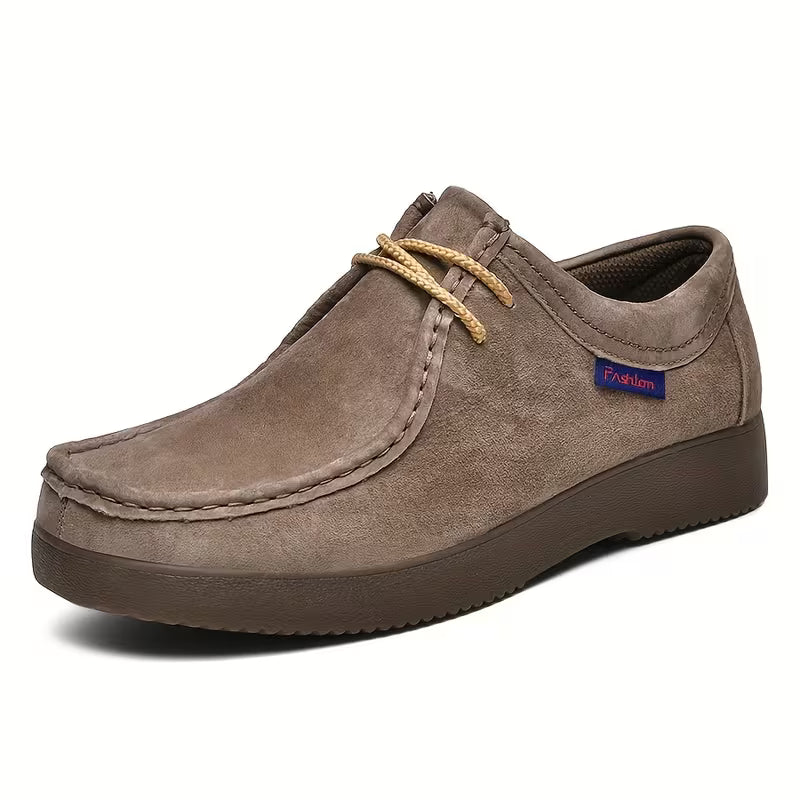 Casual shoes made of pigskin leather with non-slip rubber sole