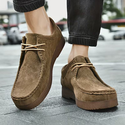 Casual shoes made of pigskin leather with non-slip rubber sole