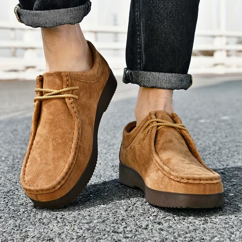 Casual shoes made of pigskin leather with non-slip rubber sole
