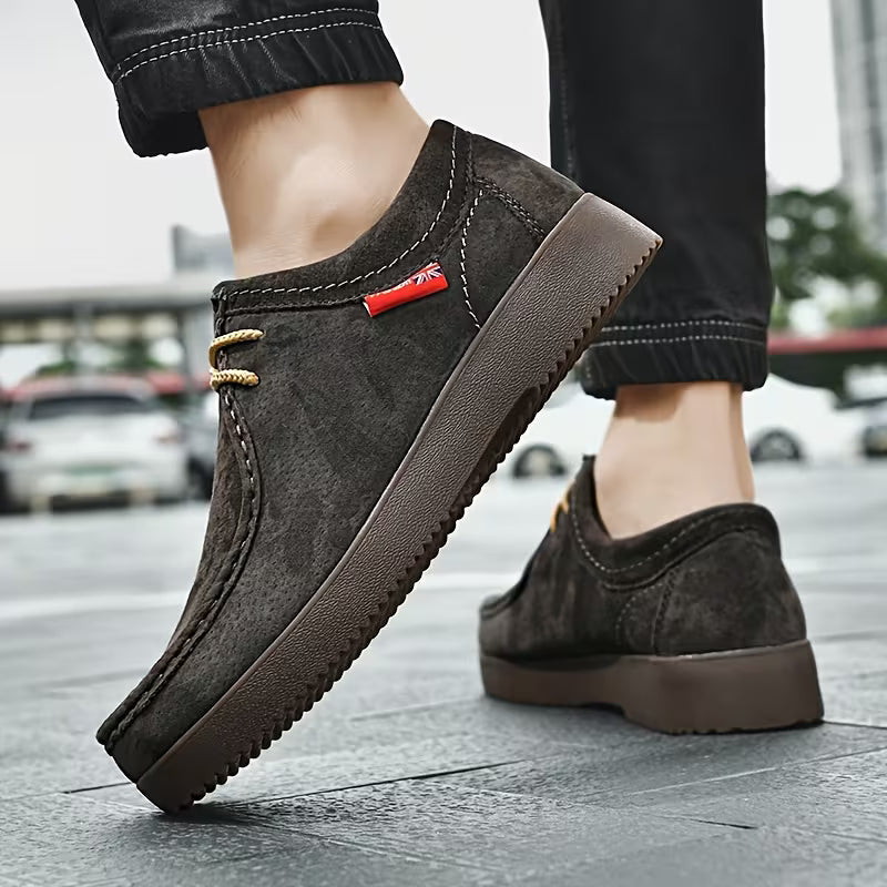 Casual shoes made of pigskin leather with non-slip rubber sole